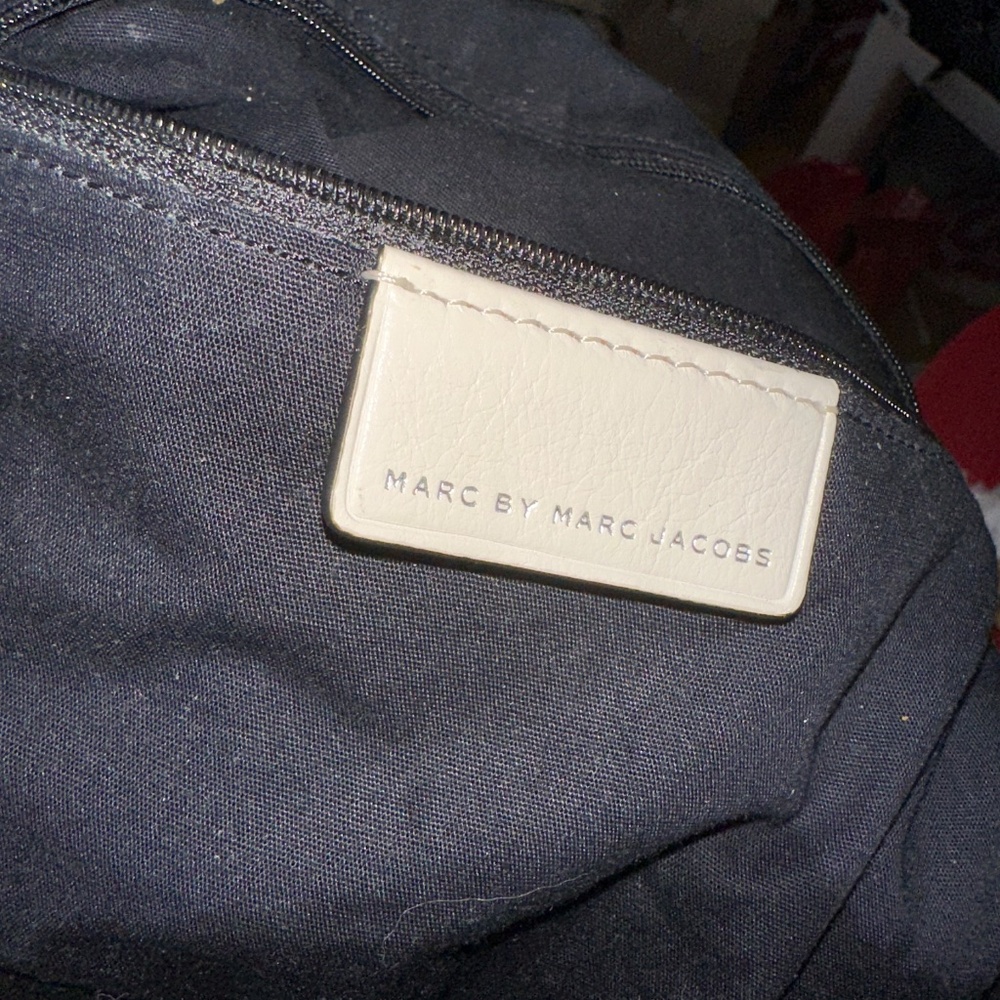 Marc By Marc  Jacobs white  crossbody, CB2418 - Picture 14 of 14